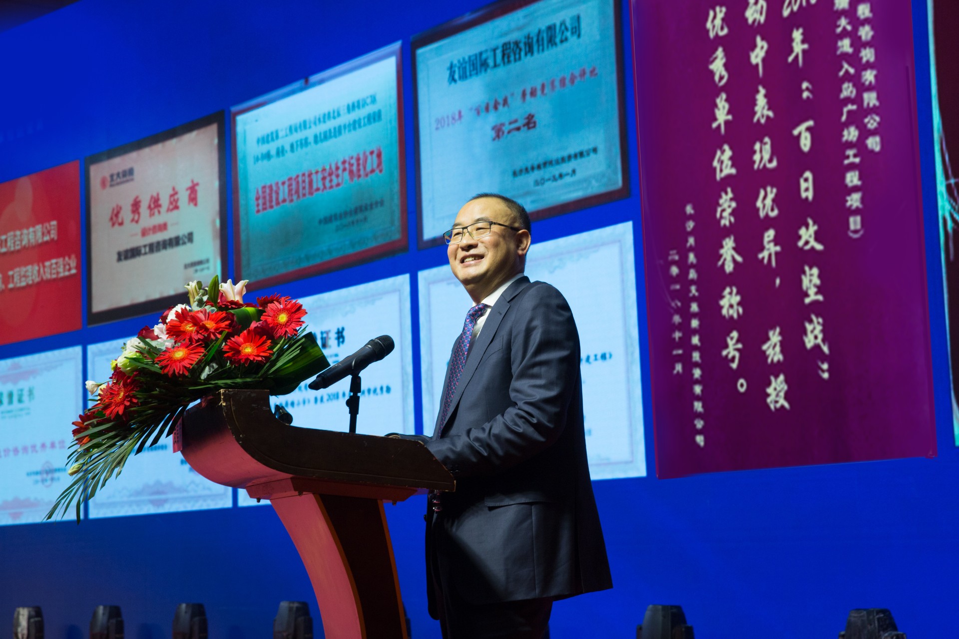 “錦志卓越?榮聚同行”友誼咨詢2019新春年會隆重舉行.jpg “錦志卓越?榮聚同行”友誼咨詢2019新春年會隆重舉行.jpg